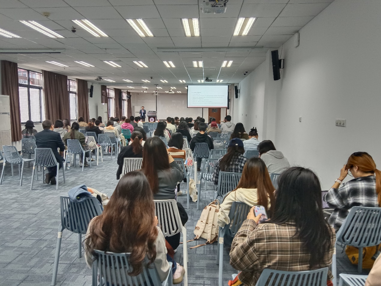 外国语学院成功举办"翻译效果与读者接受研究"学术讲座